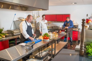 Voorbereiding in de demokeuken van Bert Muller voor de lunch